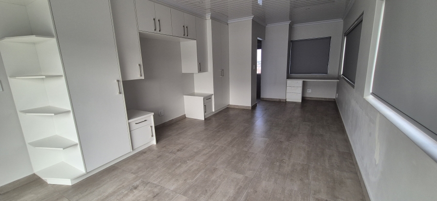 5 Bedroom Property for Sale in Myburgh Park Western Cape